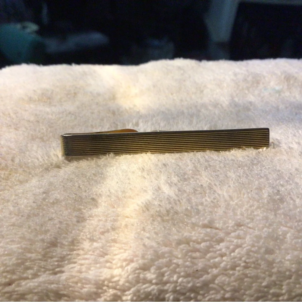 Men's Gold Ribbed Tie Clip - Sleek Professional Finish